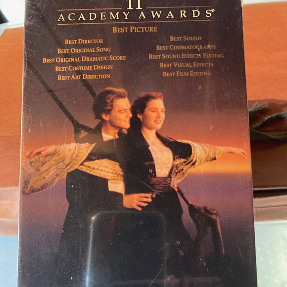 collectible vhs 2 set tapes titanic movie new - Picture 2 of 3